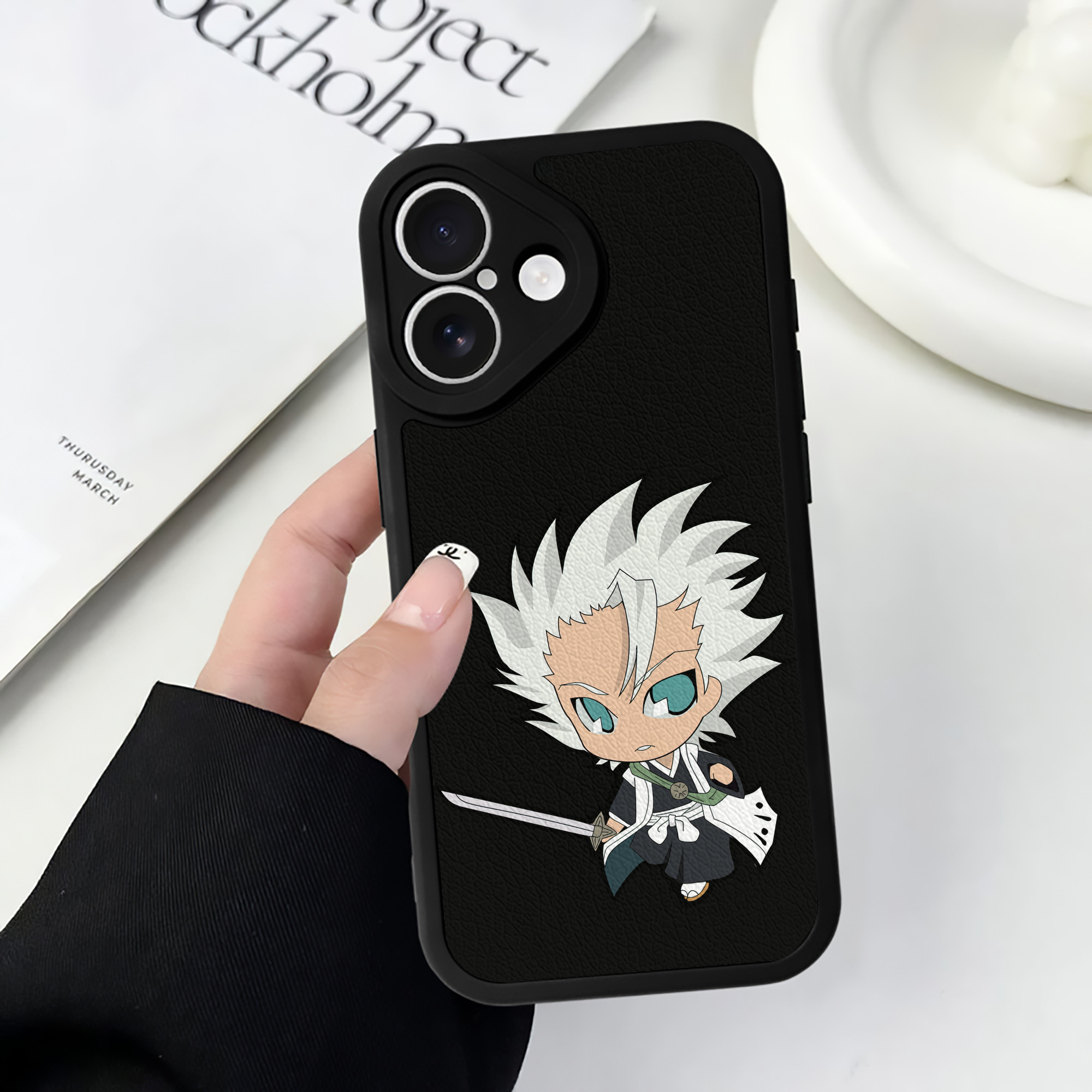 （画像用） ブリーチ 日番谷冬獅郎（ひつがや とうしろう） BLEACH Hitsugaya Toushirou 【iPhone 16シリーズ対応】シリコンスマホケース（レザー調） 材質：シリコン